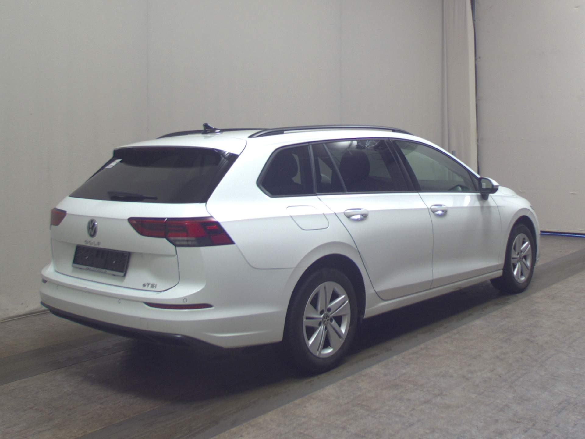 Volkswagen Golf-8 Var. 1.5 eTSI Life Navi LED DC-Pro ACC 4