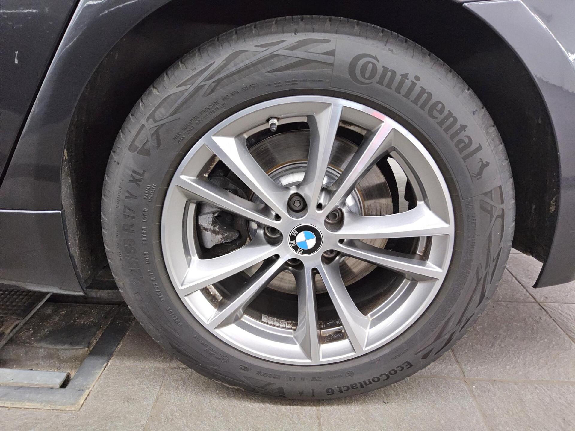 BMW 520dA xDr Sport-Line T-Leder Navi LED RFK Shz 10