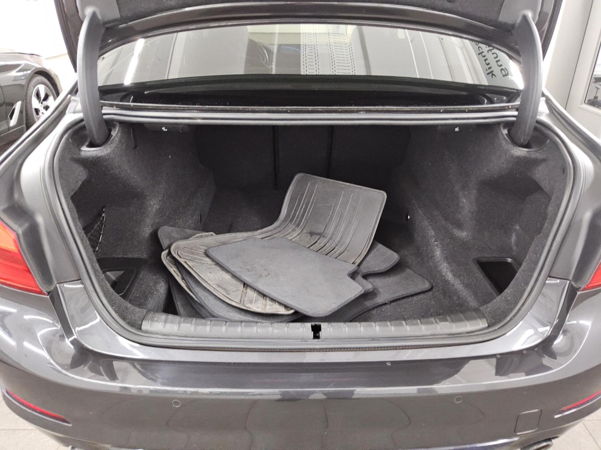 BMW 520dA xDr Sport-Line T-Leder Navi LED RFK Shz 11