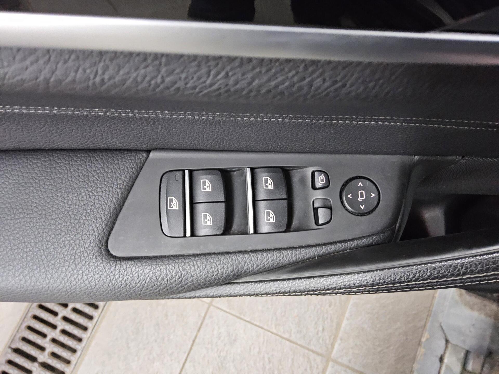 BMW 520dA xDr Sport-Line T-Leder Navi LED RFK Shz 9