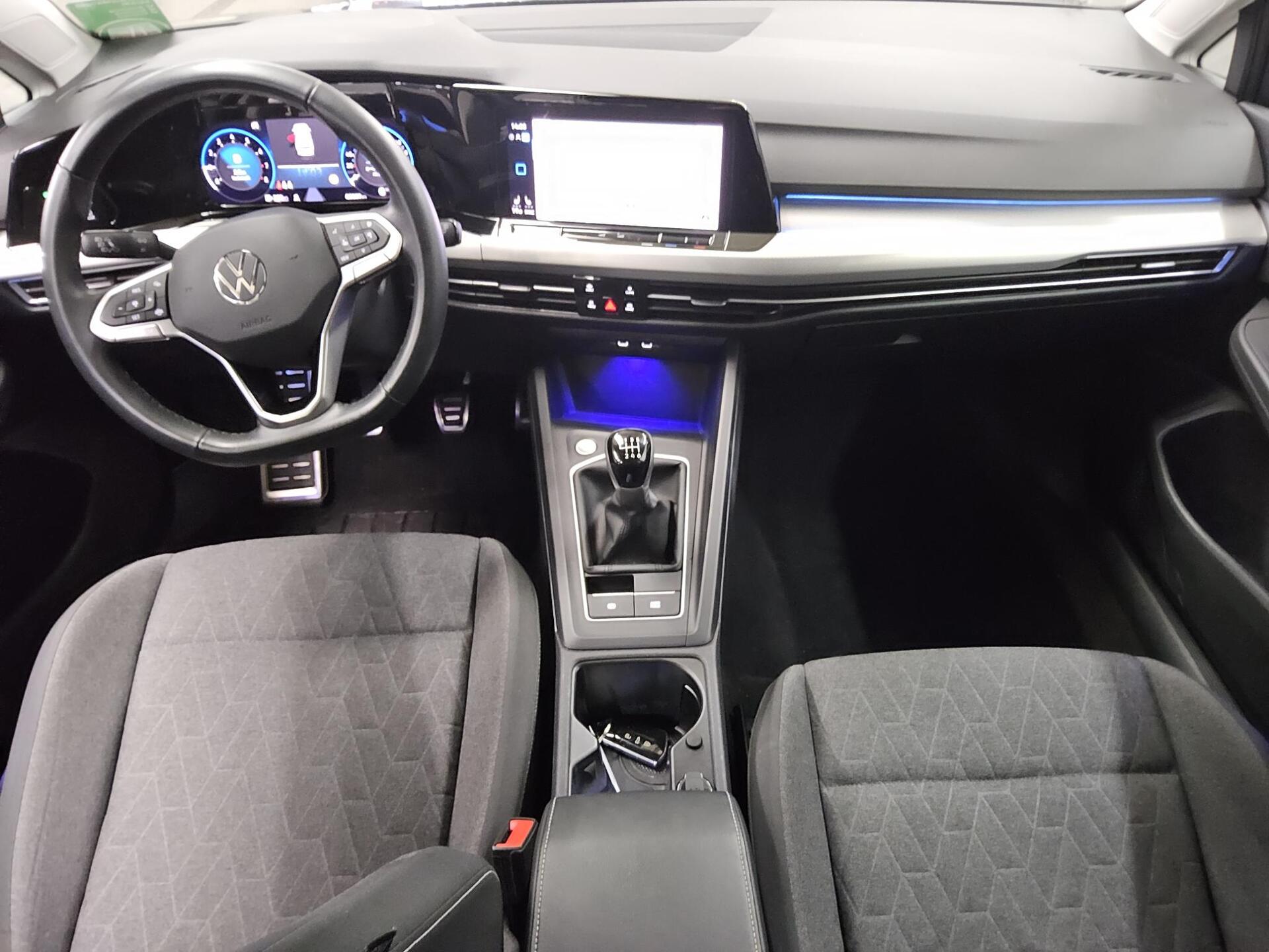 Volkswagen Golf-8 Var. 1.5 TSI Move Navi LED Shz DC PDC 5