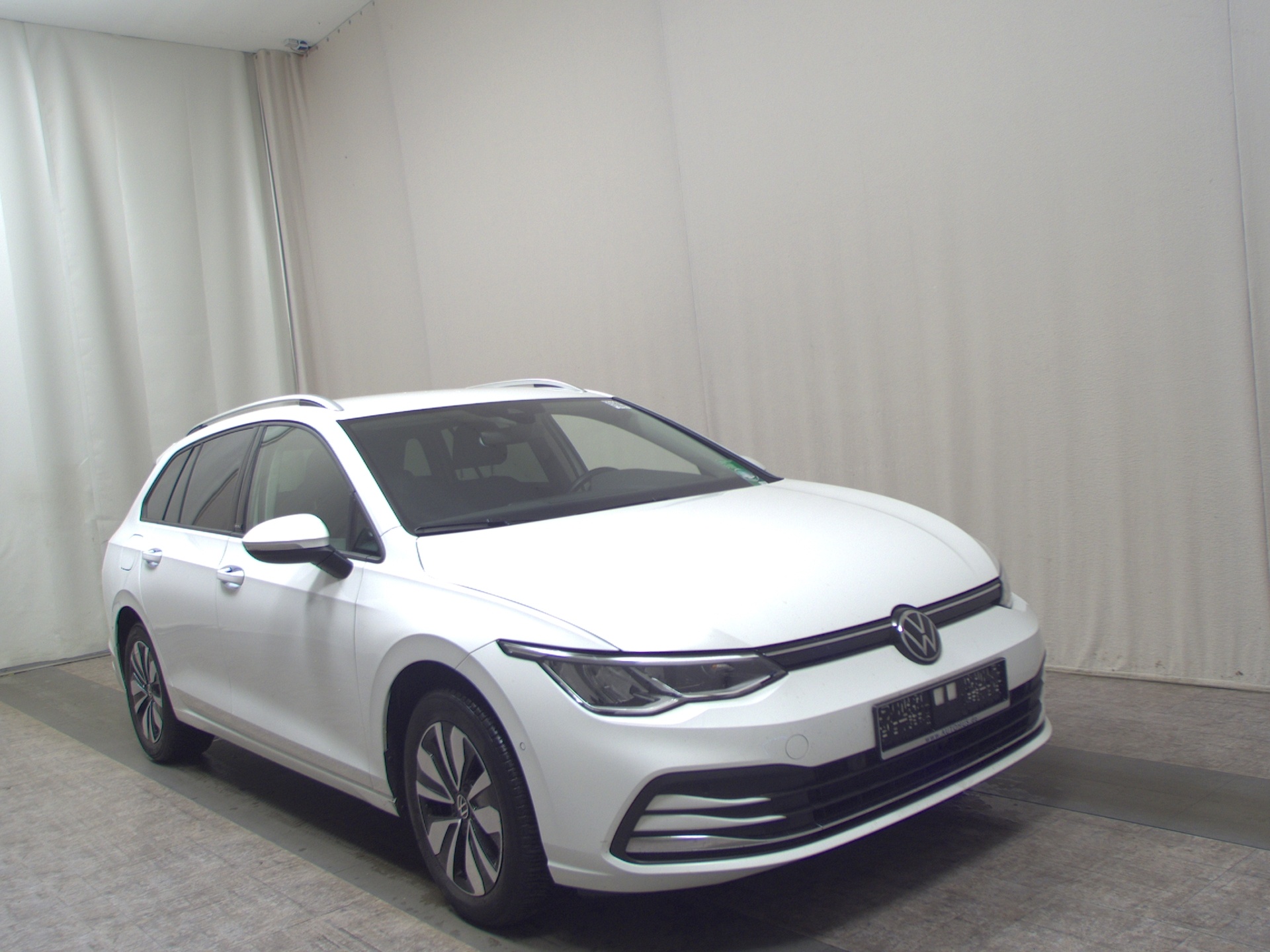 Volkswagen Golf-8 Var. 1.5 TSI Move Navi LED AID ACC PDC 3