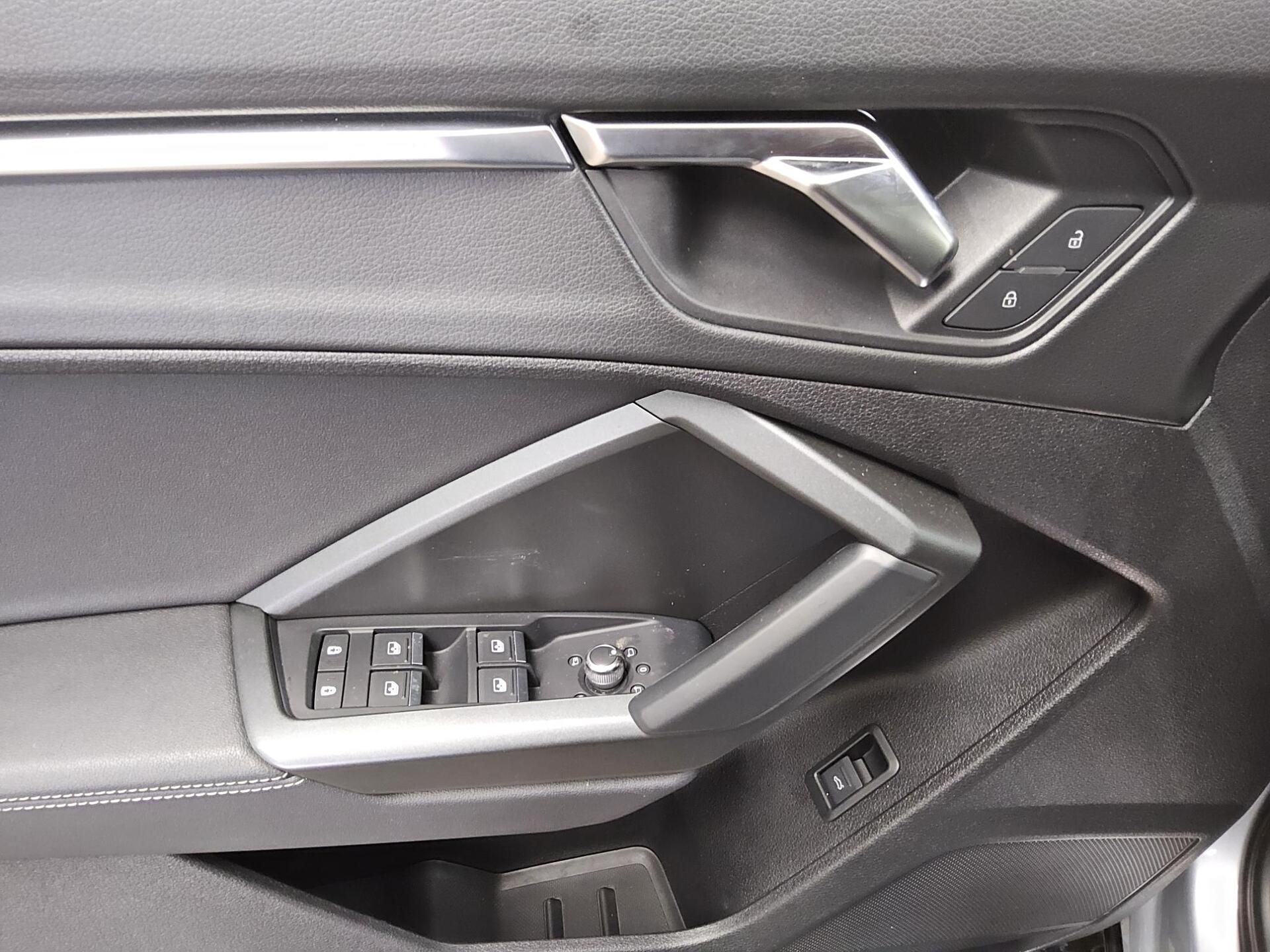 Audi Q3 Sportback 35 TDI S-Line Navi+ vc LED Sound 10