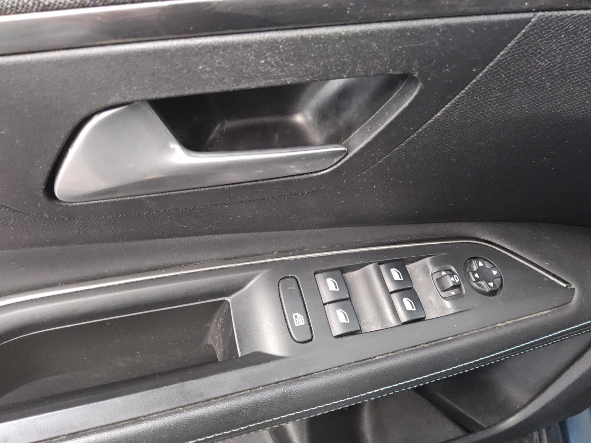 Peugeot 3008 1.5 BlueHDI Allure T-Leder Navi LED RFK Shz 9