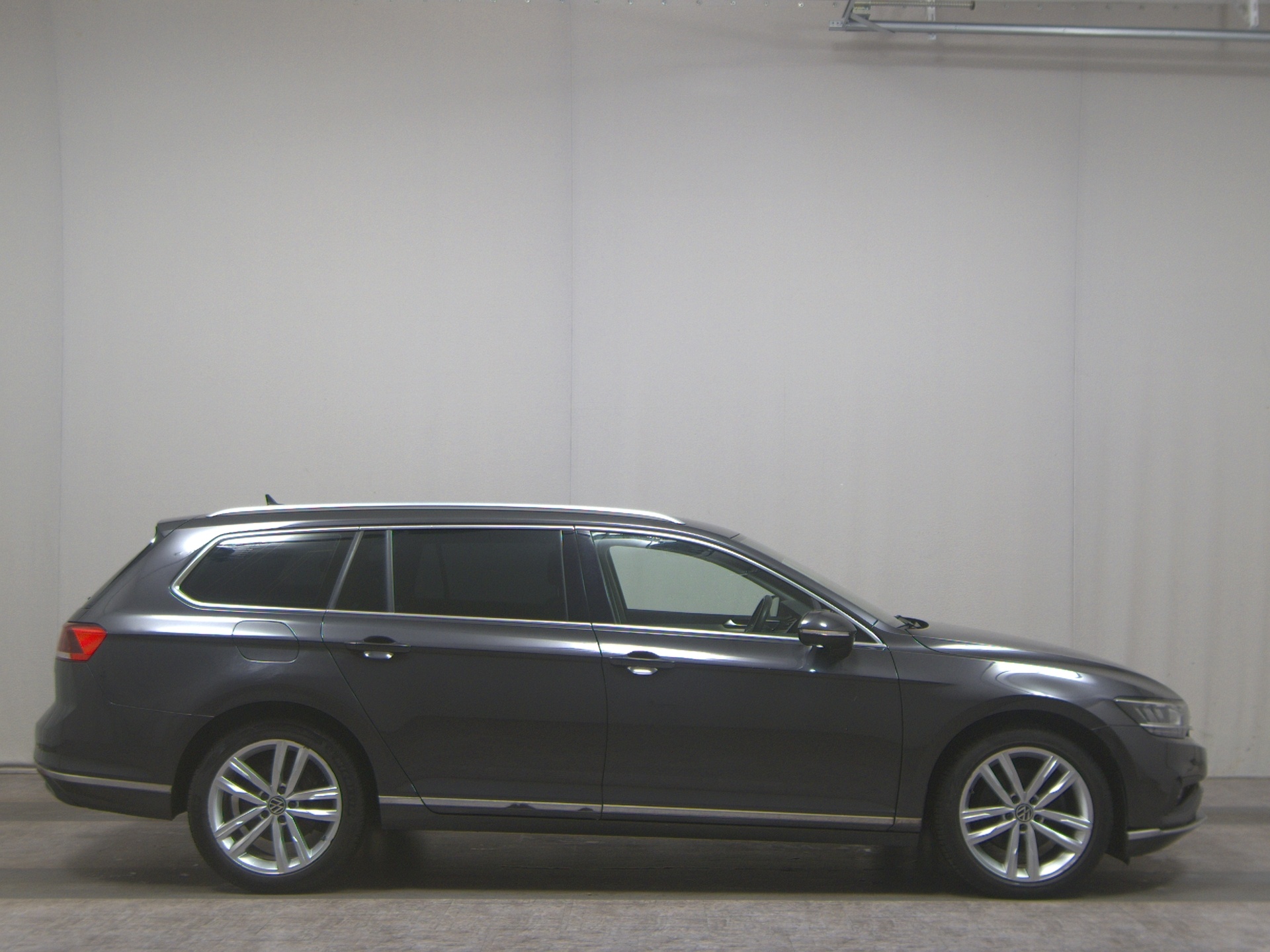 Volkswagen Passat Var. 2.0 TDI Elegance Navi AID LED AHK