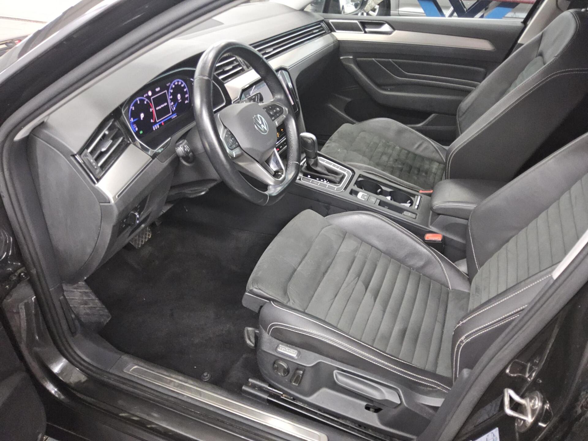 Volkswagen Passat Var. 2.0 TDI Elegance Navi AID LED AHK 8