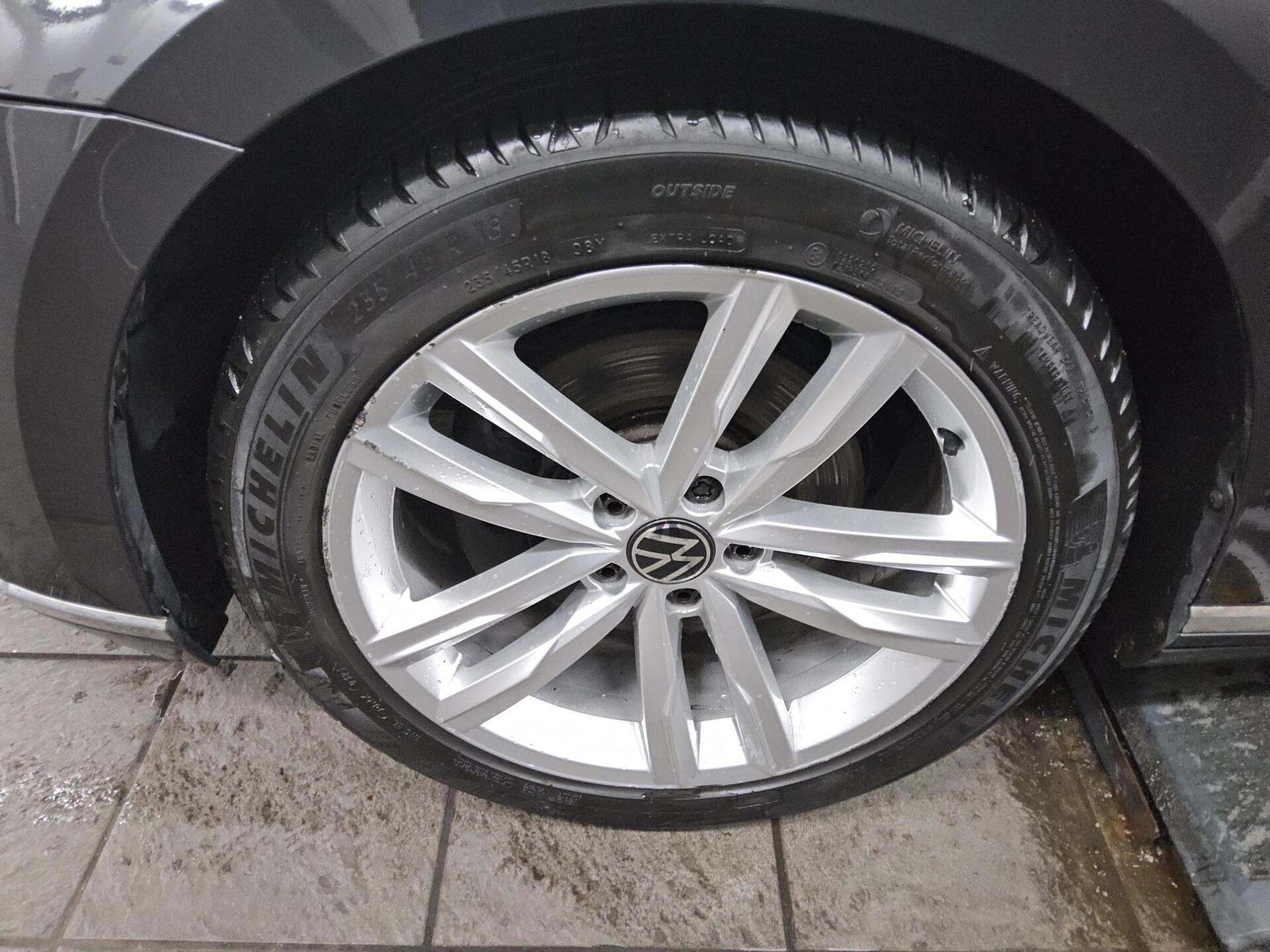 Volkswagen Passat Var. 2.0 TDI Elegance Navi AID LED AHK 11