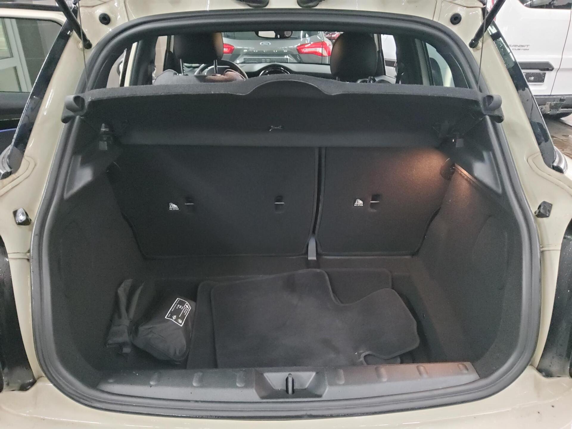 MINI Cooper JCW Trim Navi LED HuD RFK T-Leder 12