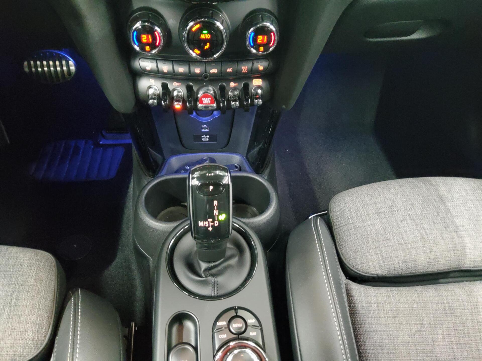 MINI Cooper JCW Trim Navi LED HuD RFK T-Leder 6