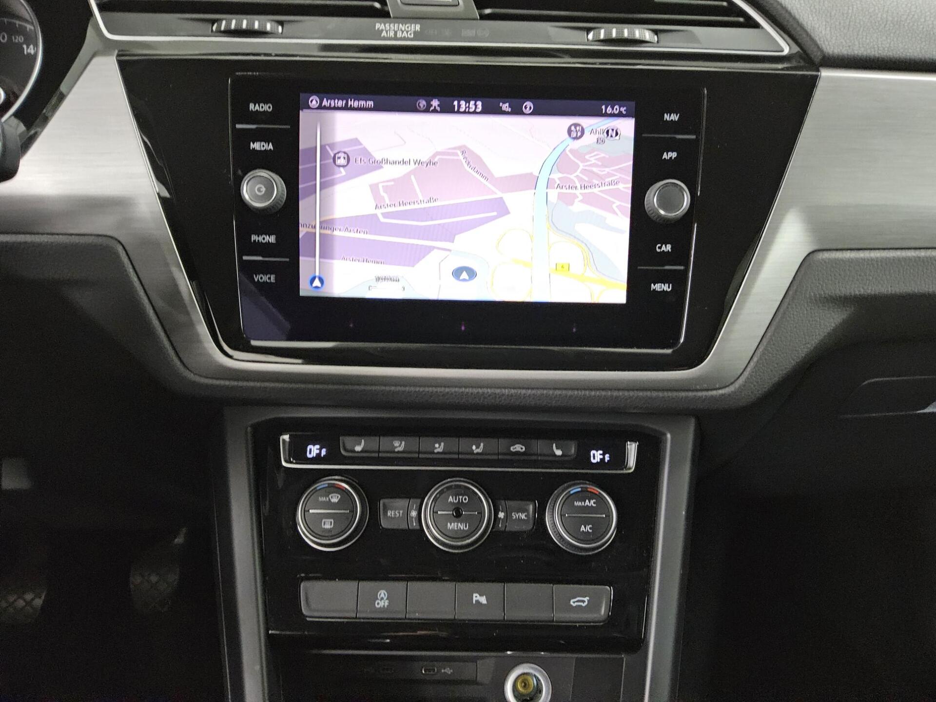 Volkswagen Touran 2.0 TDI Comf. Navi RFK ACC Keyless Shz 7