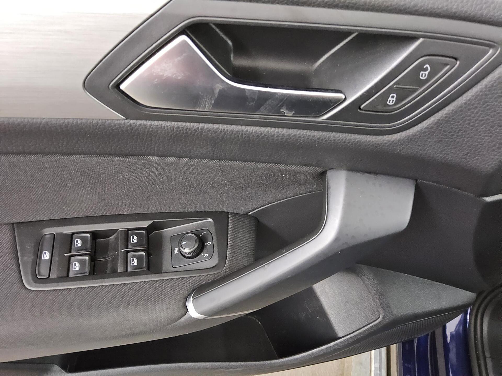 Volkswagen Touran 2.0 TDI Comf. Navi RFK ACC Keyless Shz 9