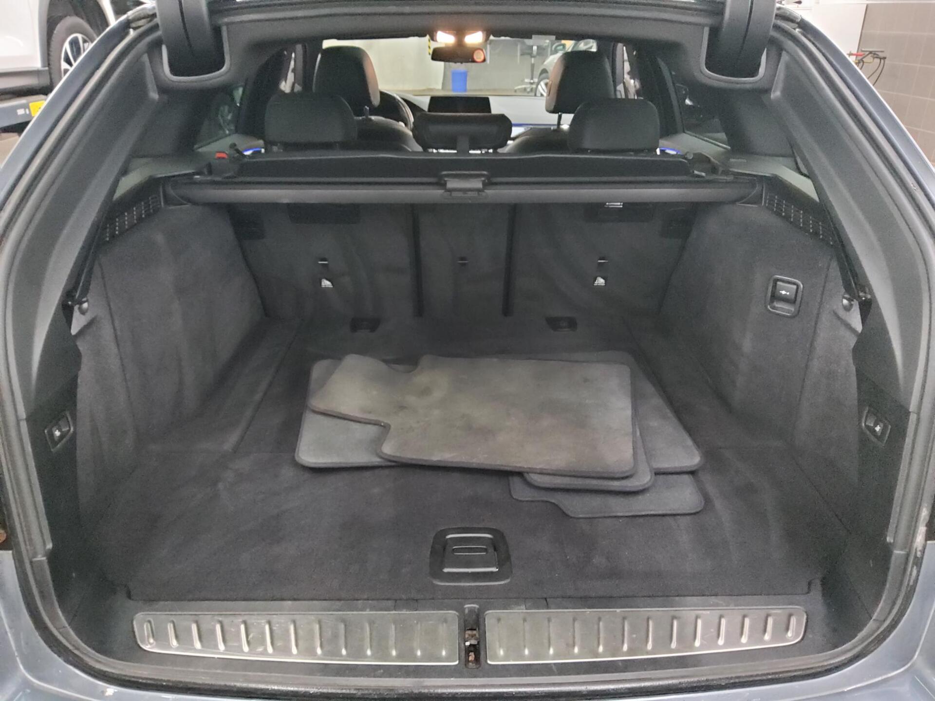 BMW 520dA Touring Sport-Line Navi LC Pro Pano HuD 12