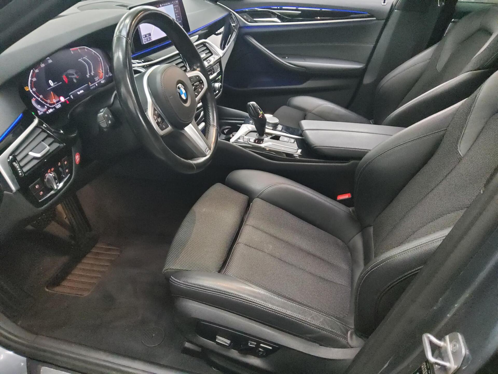 BMW 520dA Touring Sport-Line Navi LC Pro Pano HuD 9