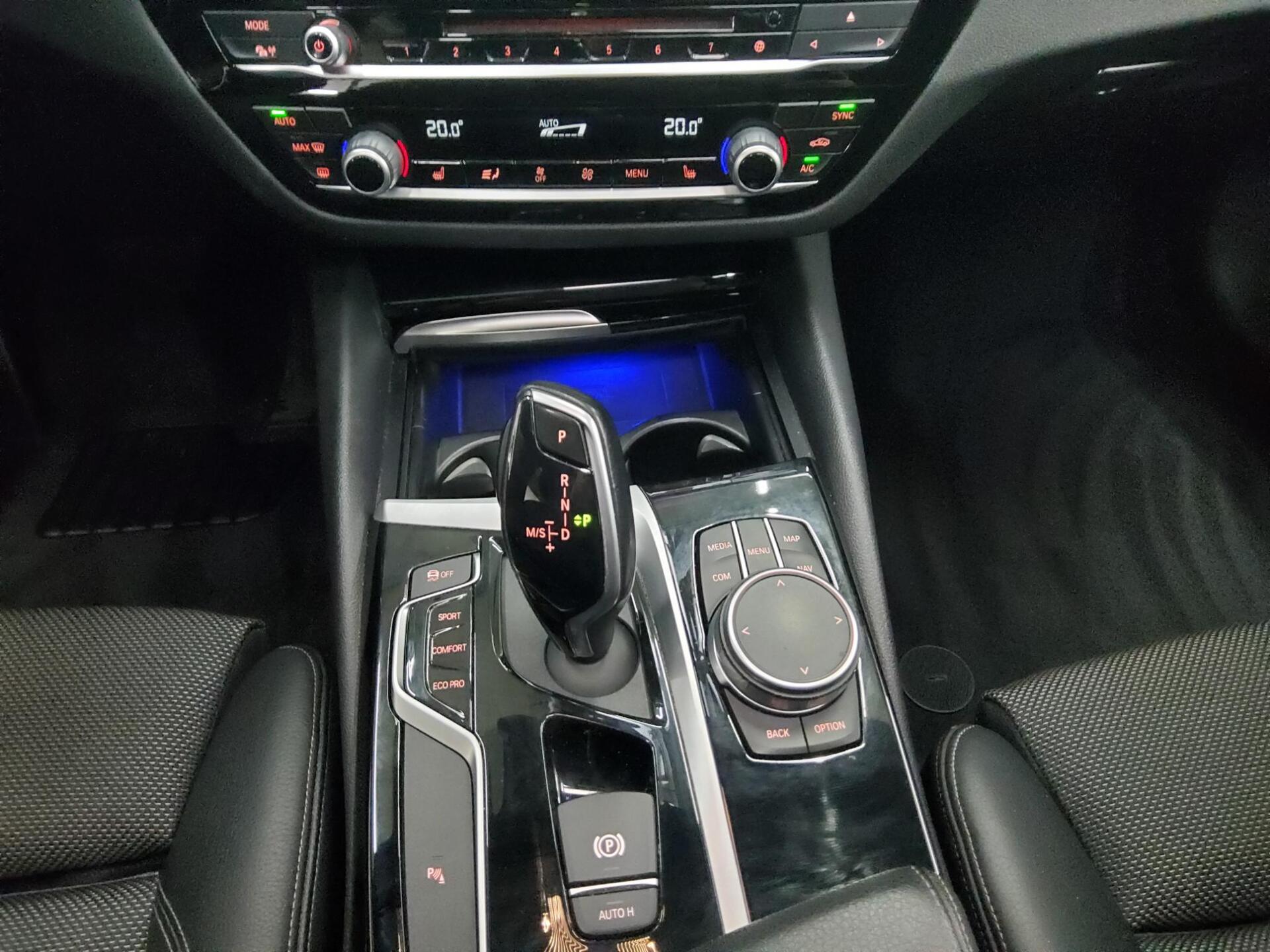 BMW 520dA Touring Sport-Line Navi LC Pro Pano HuD 6