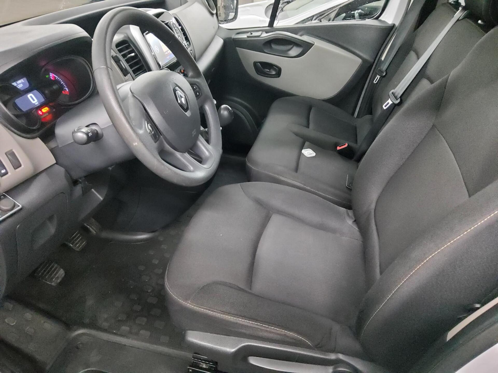 Renault Trafic L2H1 1.6 dCi Regalsystem Navi StHzg PDC 8