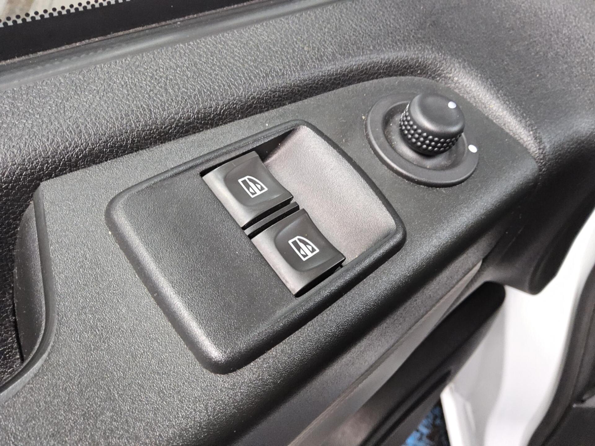 Renault Trafic L1H1 1.6 dCi Kasten Navi Regal StandHzg 9