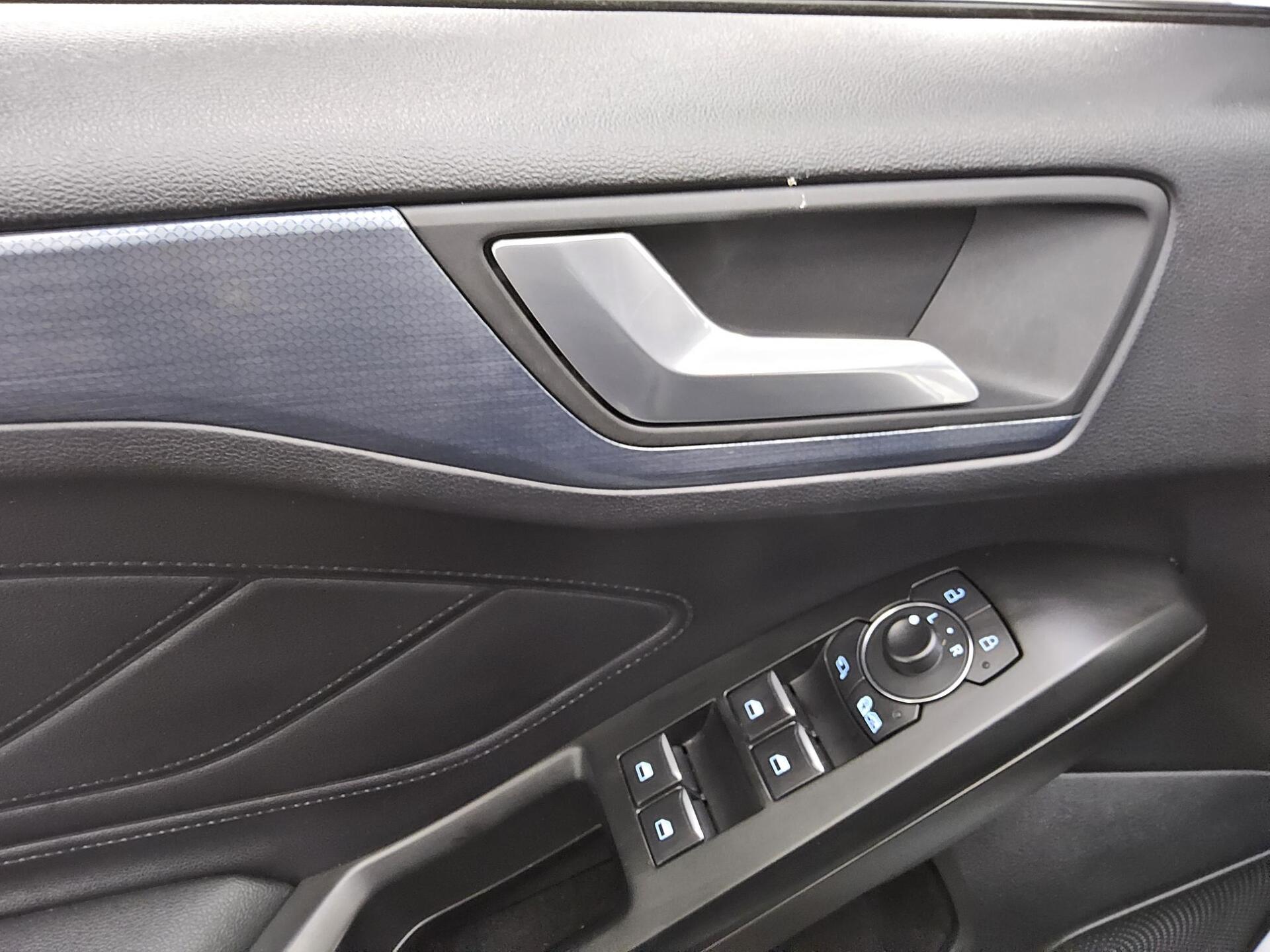 Ford Focus Turnier 1.5 EB Active Navi LED Shz RfK 10