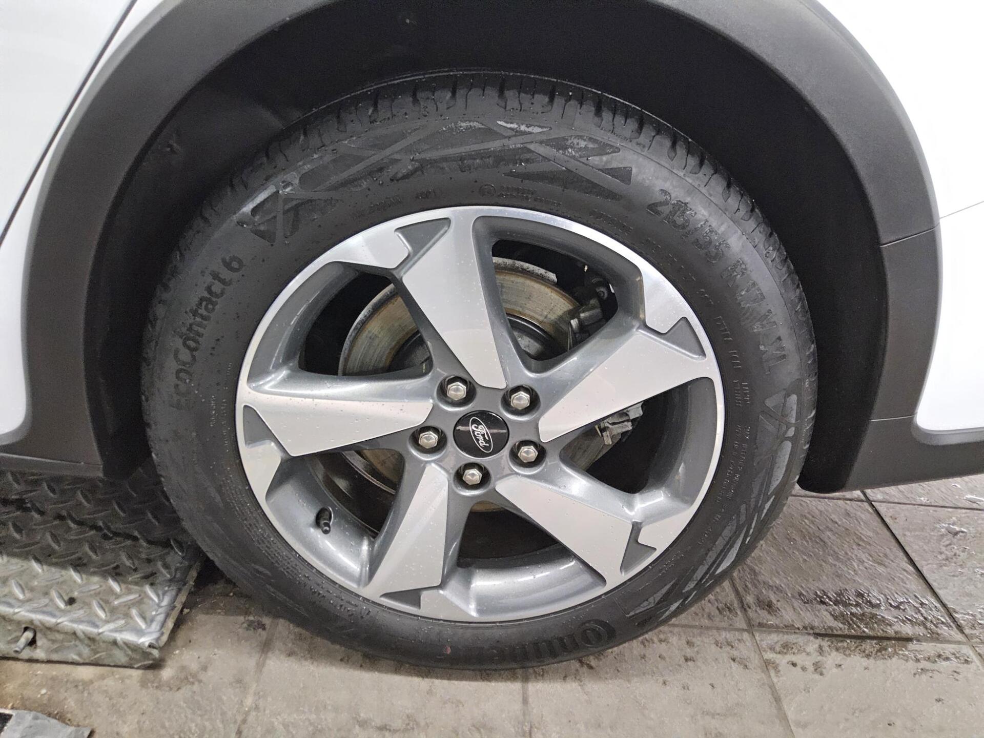 Ford Focus Turnier 1.5 EB Active Navi LED Shz RfK 11