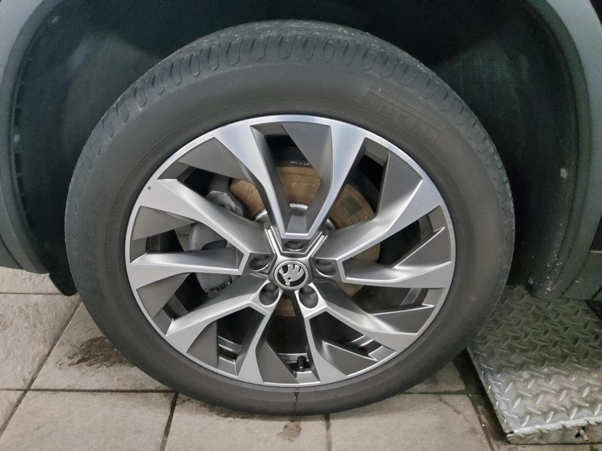 Skoda Kodiaq 2.0 TDI Clever Navi LED PDC ACC 4xShz 10