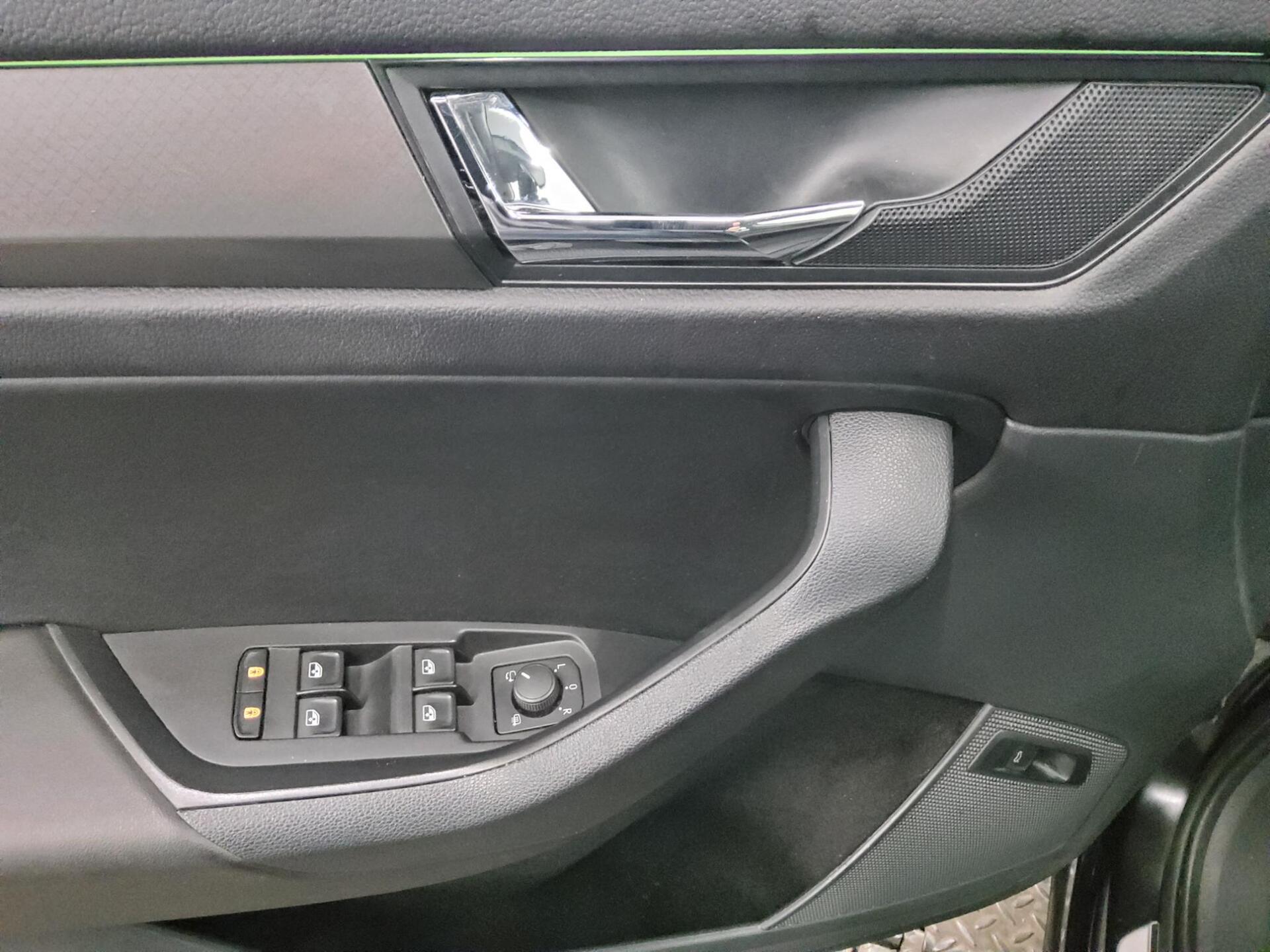 Skoda Kodiaq 2.0 TDI Clever Navi LED PDC ACC 4xShz 9