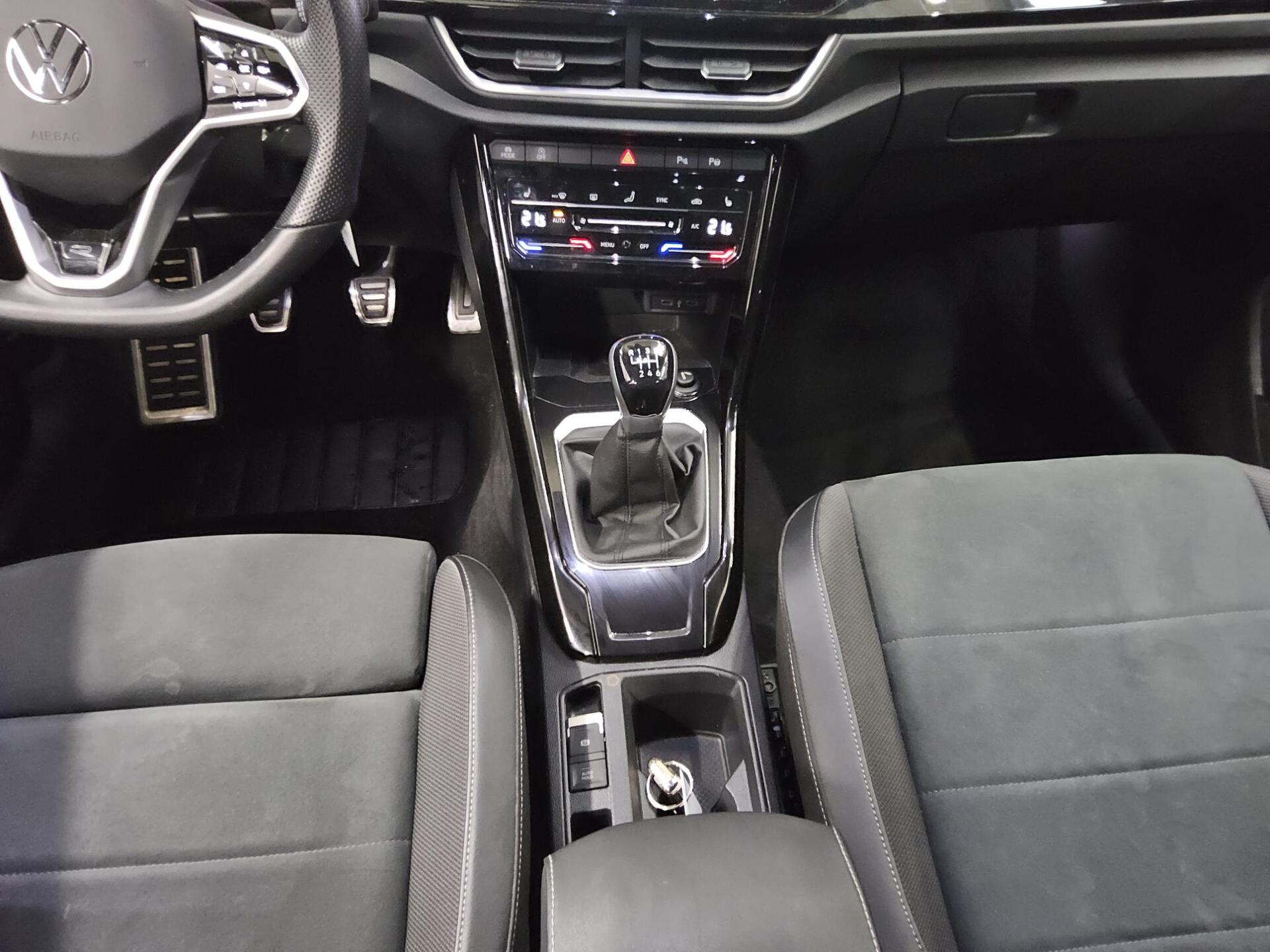 Volkswagen T-Roc 1.0 TSI R-Line Navi DC LED+ Kamera Shz 6