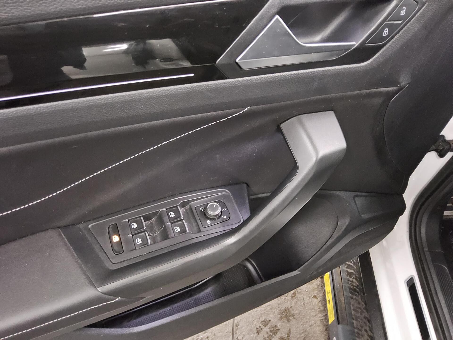 Volkswagen T-Roc 1.0 TSI R-Line Navi DC LED+ Kamera Shz 9