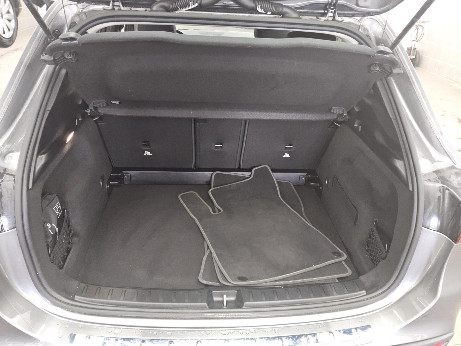 Mercedes-Benz GLA 180 d Style Navi LED MBUX RFK T-Leder 12