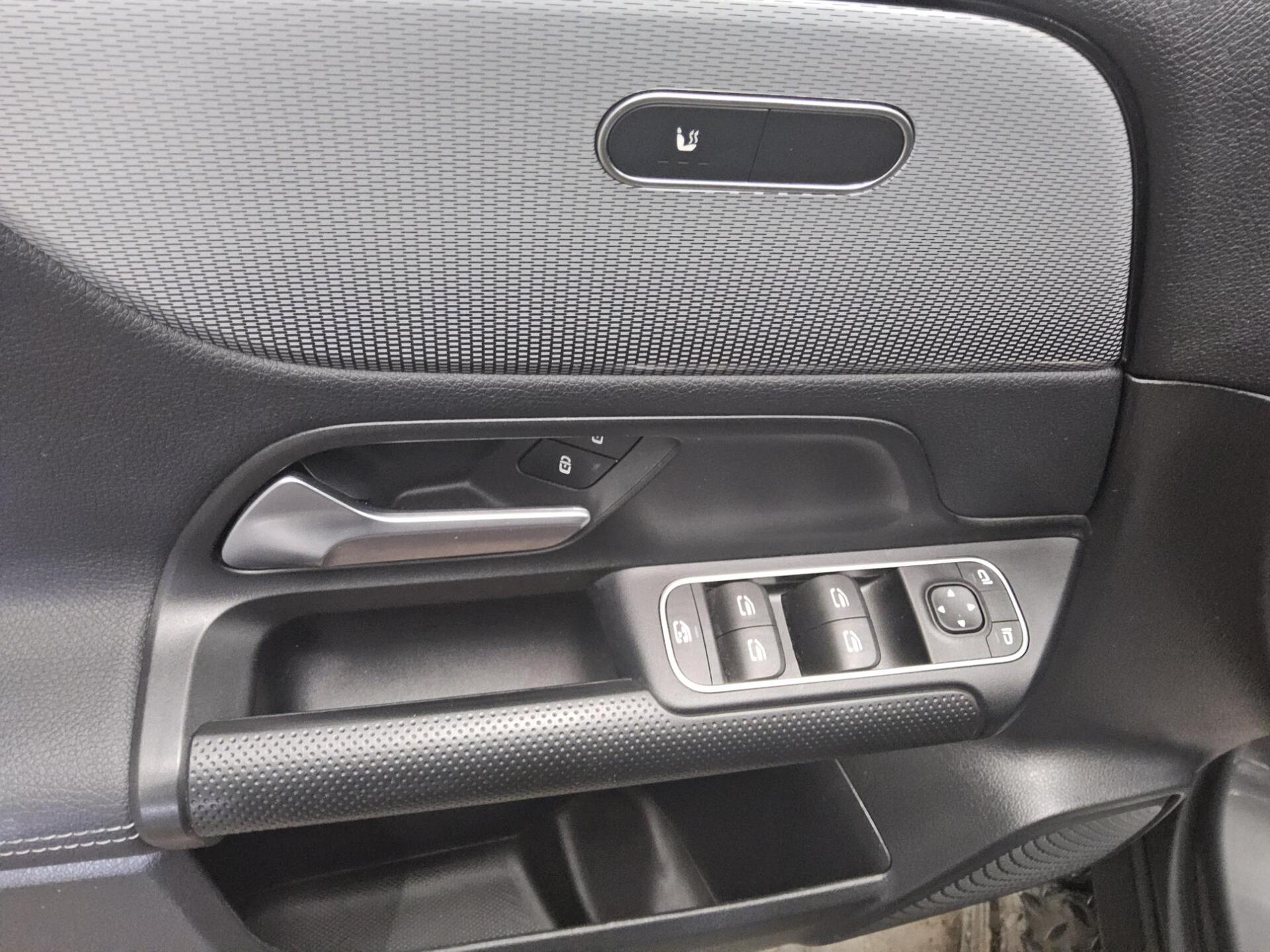 Mercedes-Benz GLA 180 d Style Navi LED MBUX RFK T-Leder 9