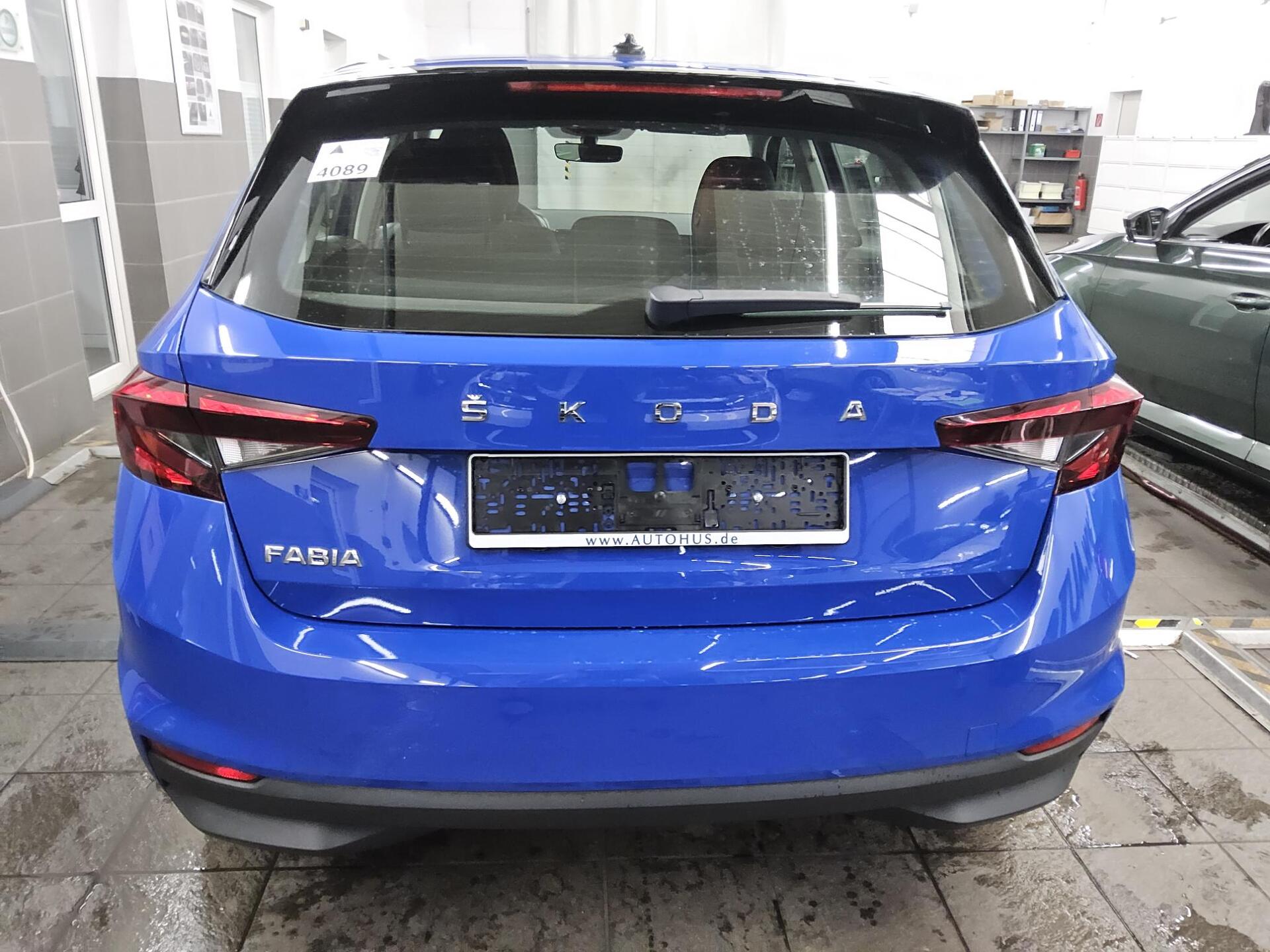 Skoda Fabia 1.0 Easy LED Bluetooth 10