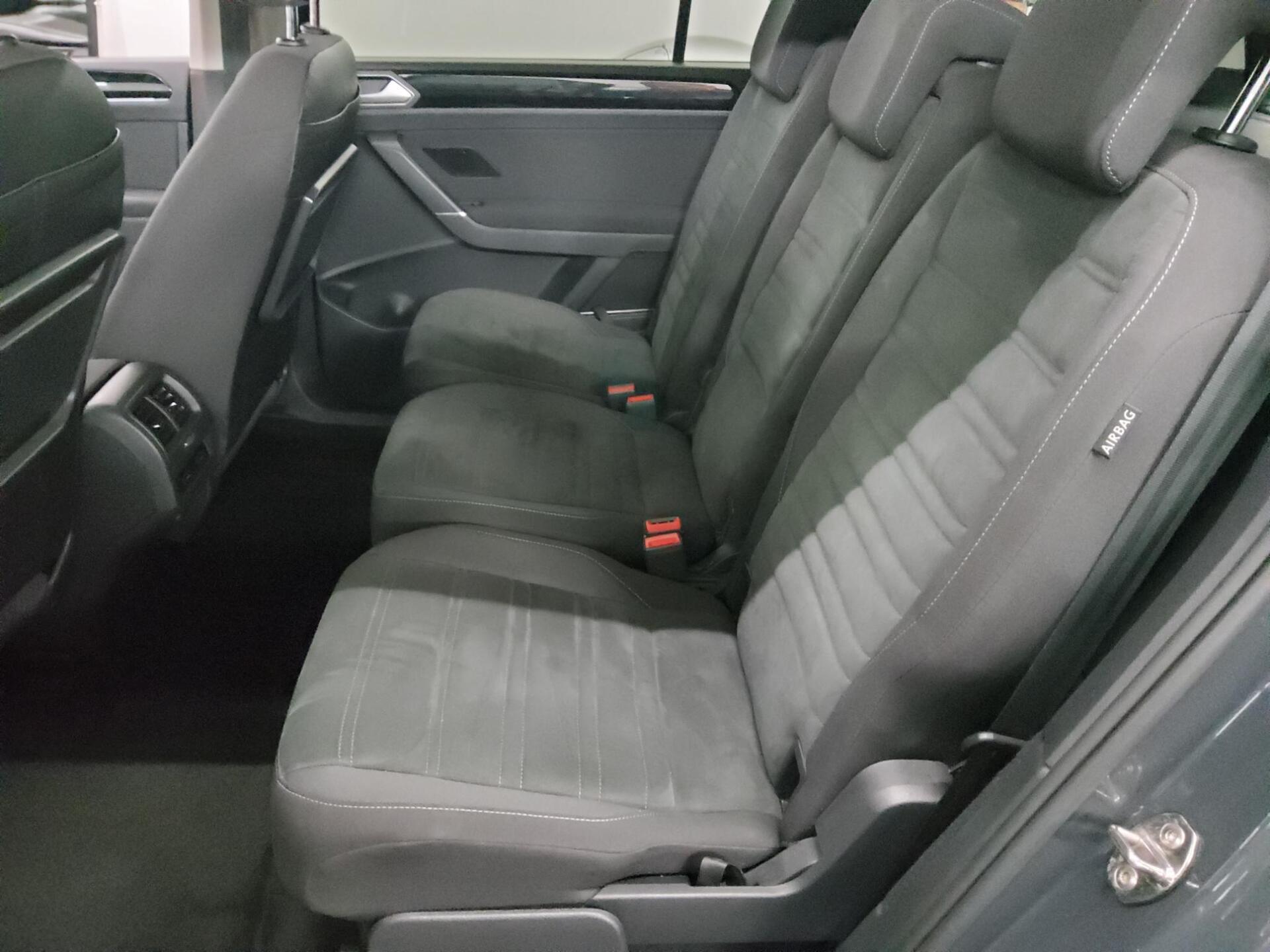 Volkswagen Touran 2.0 TDI Highline Navi LED ACC AID 13