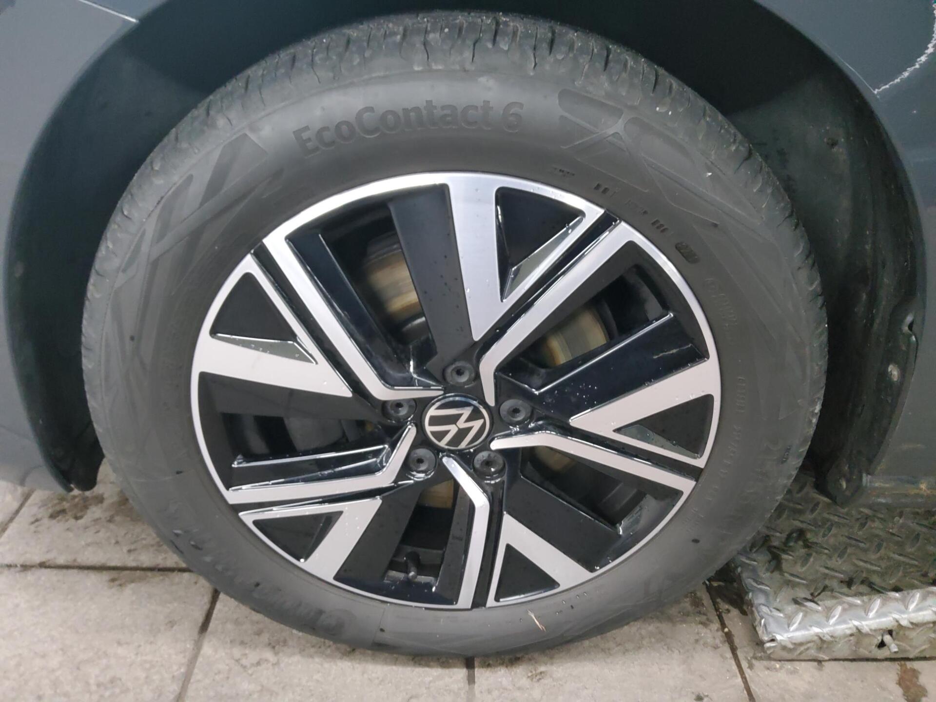 Volkswagen Touran 2.0 TDI Highline Navi LED ACC AID 11