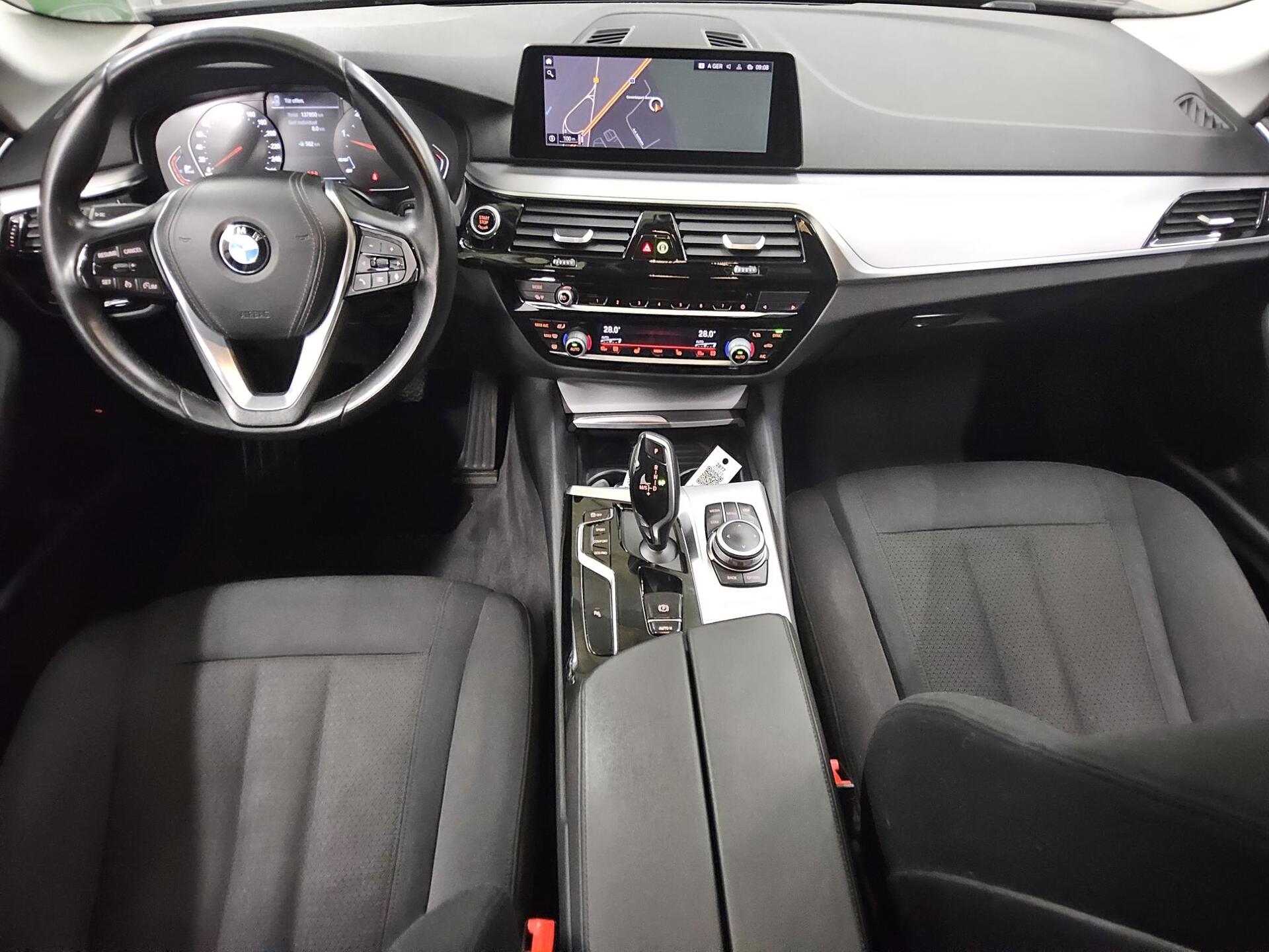 BMW 520dA Touring Navi LED PDC Shz 5