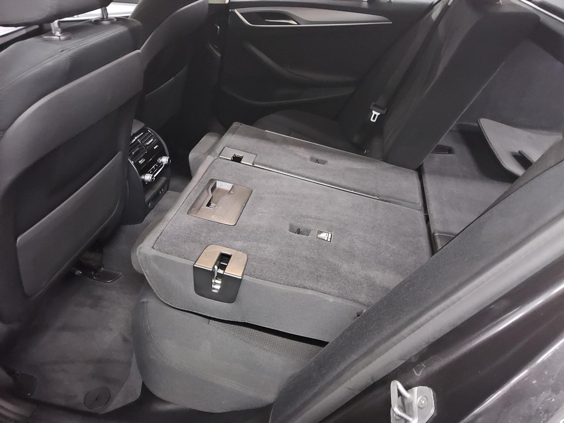 BMW 520dA Touring Navi LED PDC Shz 12