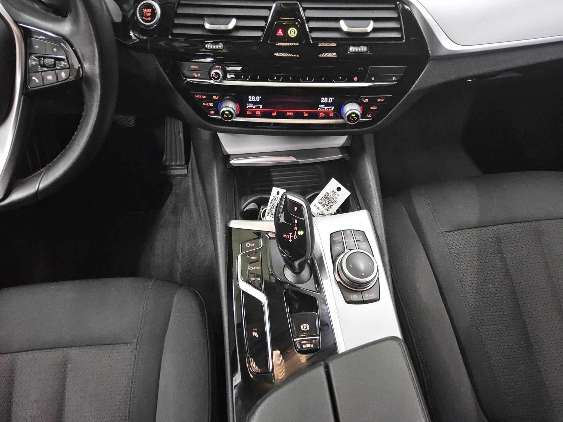 BMW 520dA Touring Navi LED PDC Shz 6