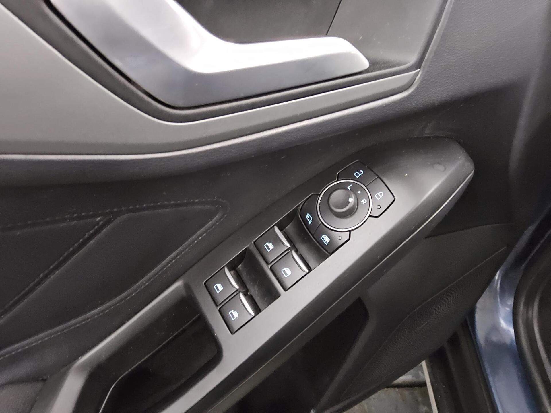 Ford Focus Turnier 1.0 EB Active Navi LED RFK Shz PDC 9