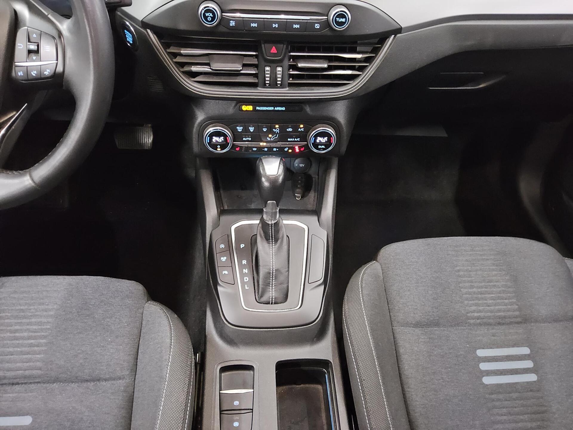 Ford Focus Turnier 1.0 EB Active Navi LED RFK Shz PDC 6