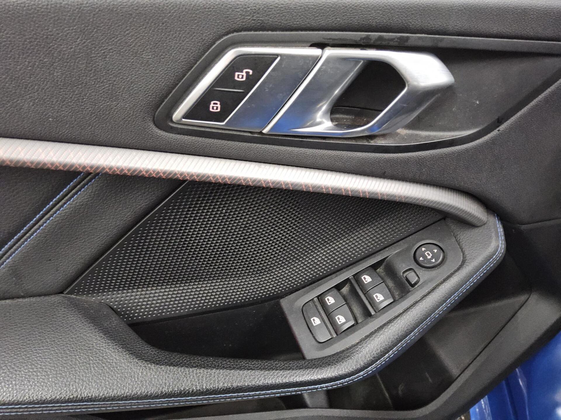 BMW 118dA M-Sport Leder Navi LED LC Prof. Shz PDC 10