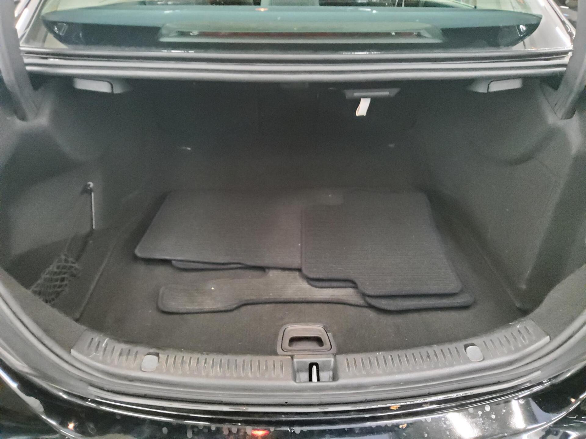 Mercedes-Benz E 300 d Avantgarde Navi LED Widescreen AHK RFK 12