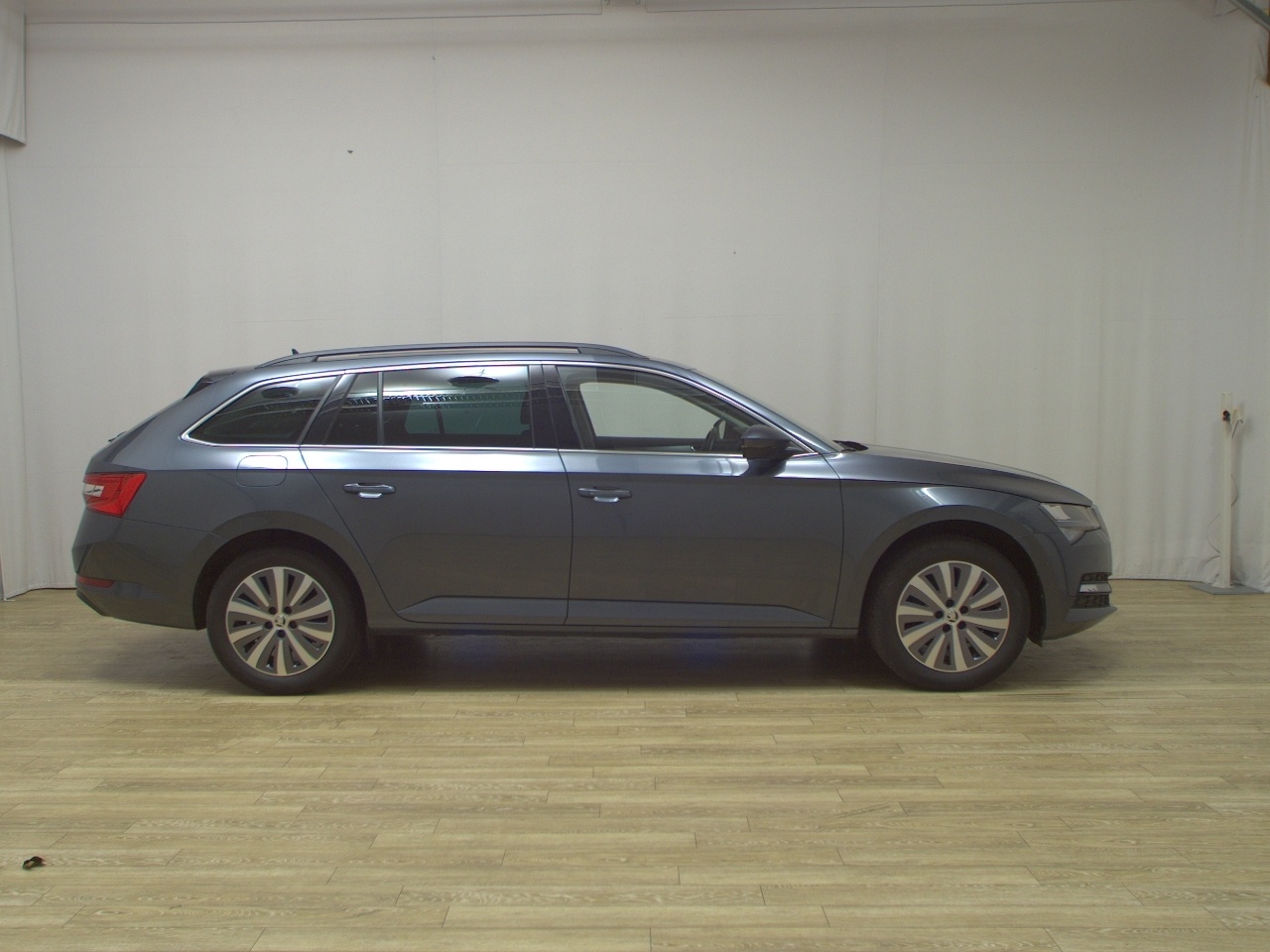 Skoda Superb Kombi 2.0 TDI Ambition Navi LED vc Pano