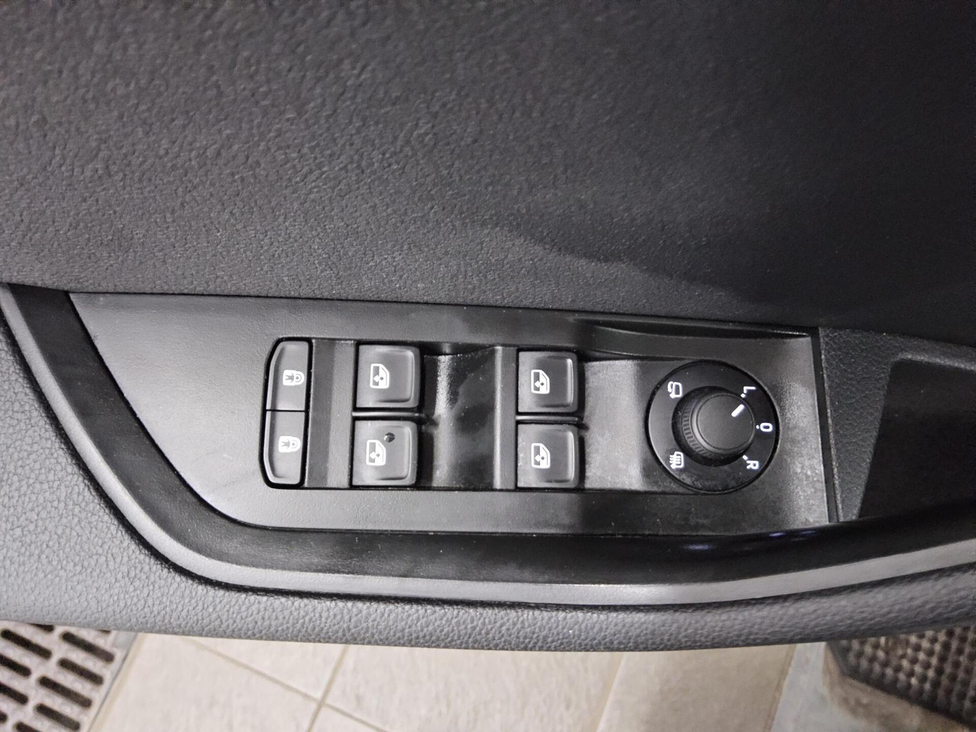 Skoda Superb Kombi 2.0 TDI Ambition Navi LED vc Pano 10