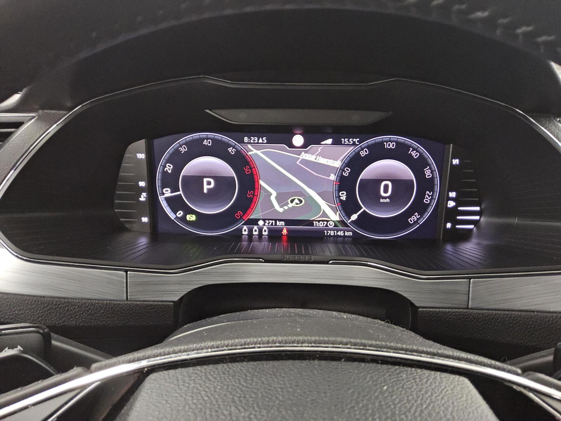 Skoda Superb Kombi 2.0 TDI Ambition Navi LED vc Pano 8