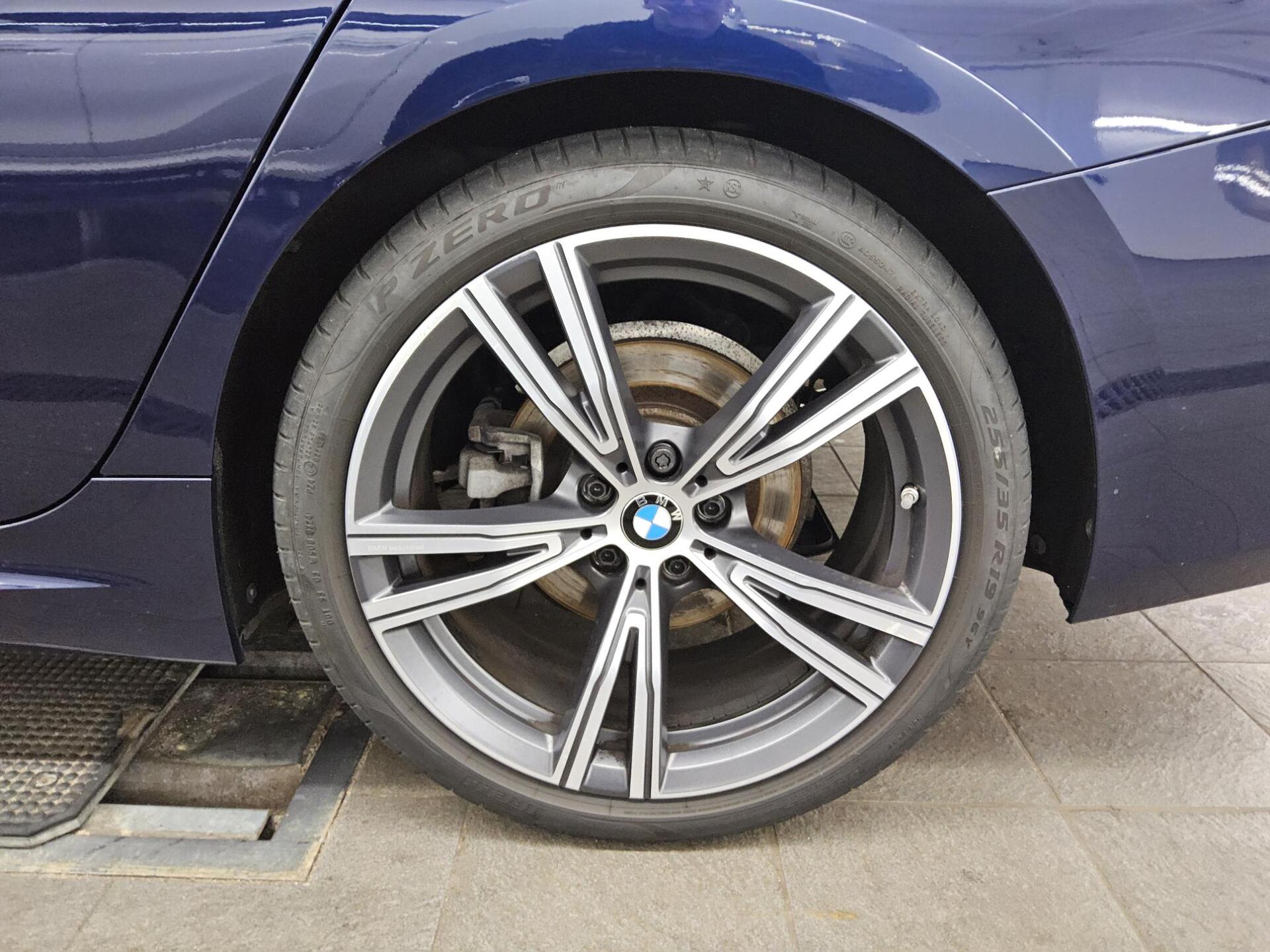 BMW 320dA Touring M-Sport LCI Leder Navi HuD Curved 11