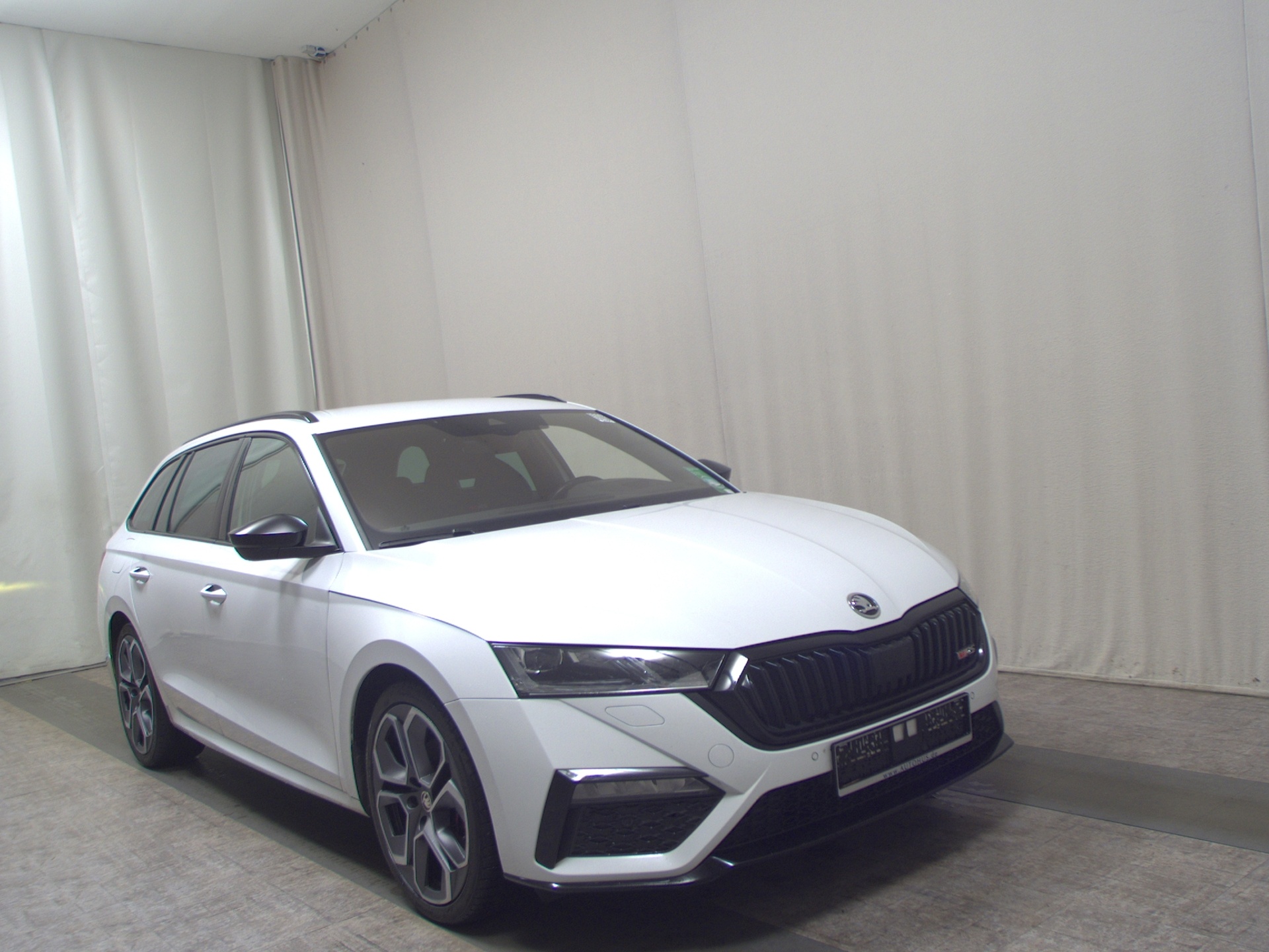 Skoda Octavia Kombi 2.0 TDI RS Navi Matrix vc AHK HuD 3