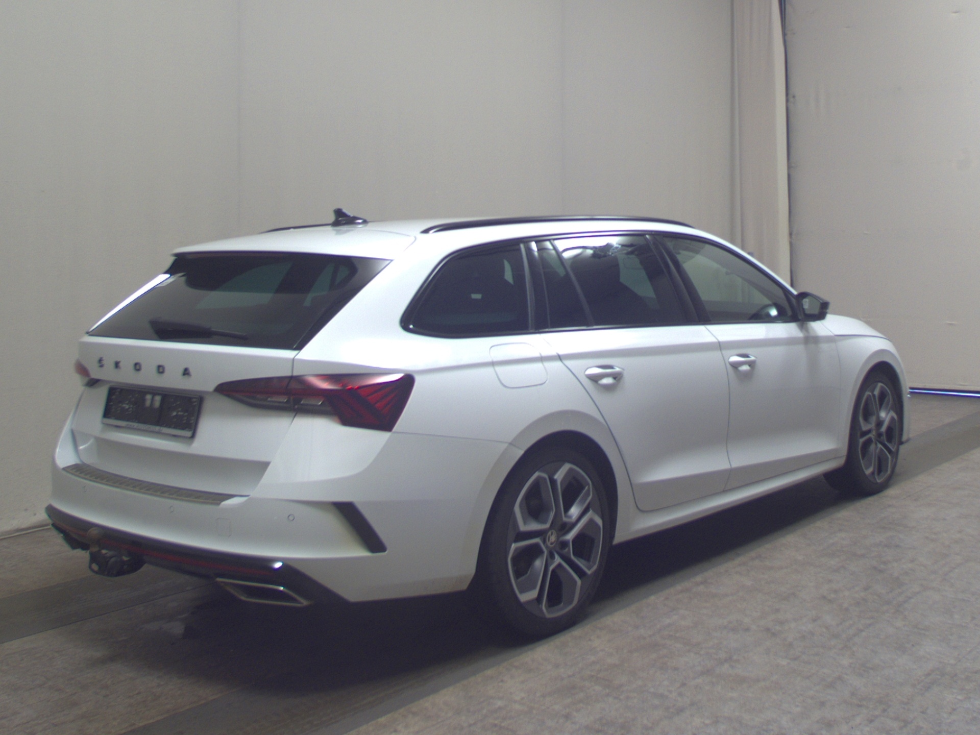 Skoda Octavia Kombi 2.0 TDI RS Navi Matrix vc AHK HuD 4