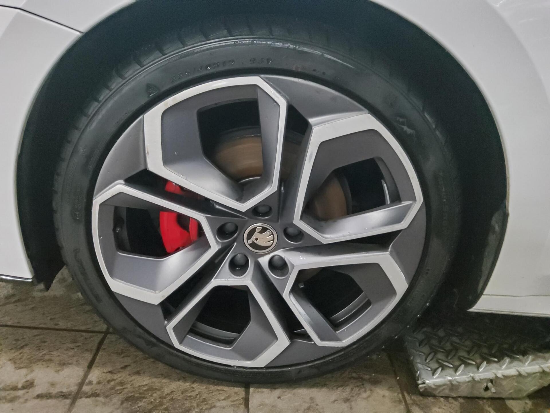 Skoda Octavia Kombi 2.0 TDI RS Navi Matrix vc AHK HuD 10