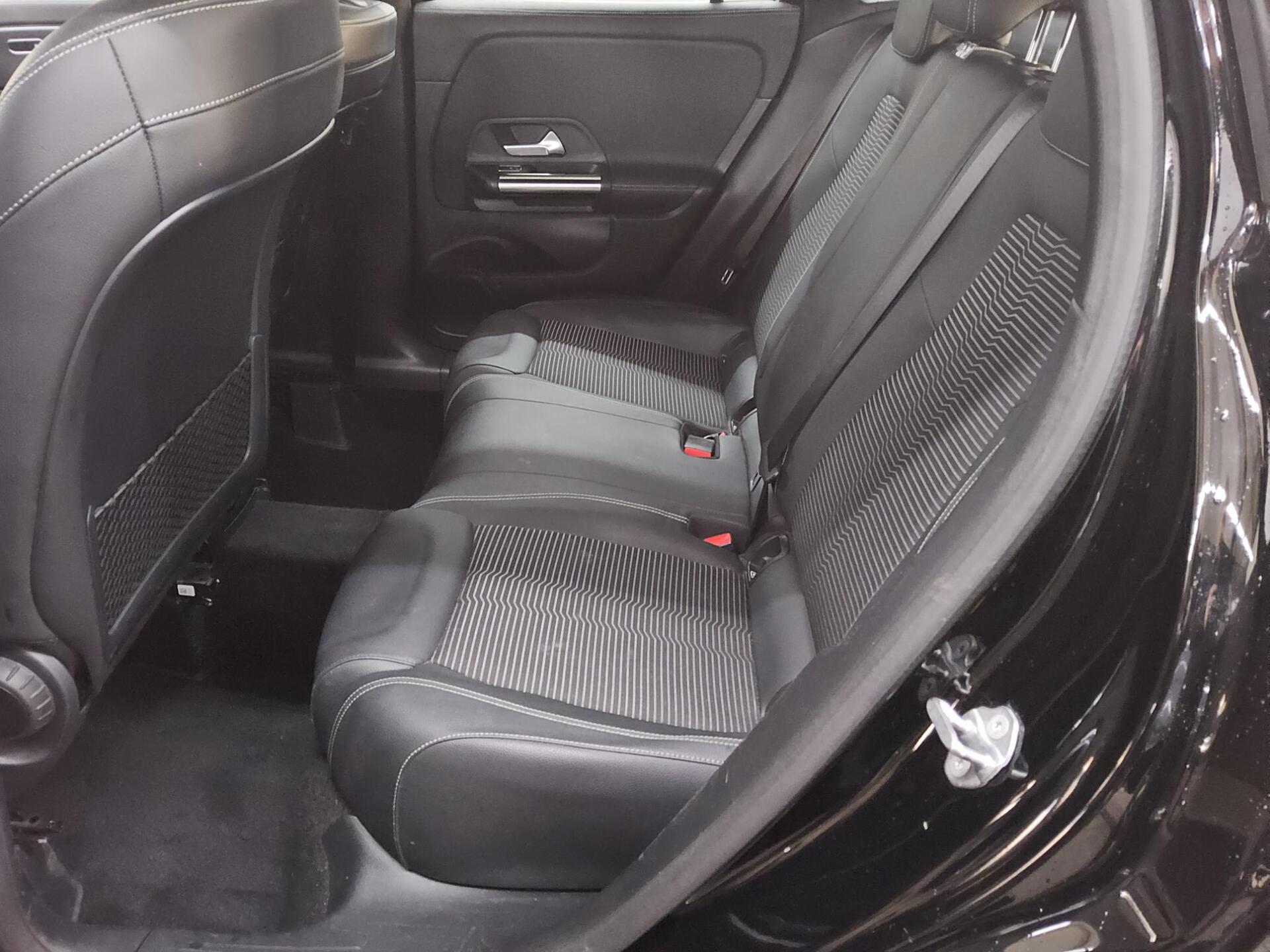 Mercedes-Benz GLA 220 d Progressive T-Leder Navi LED AHK RfK 12