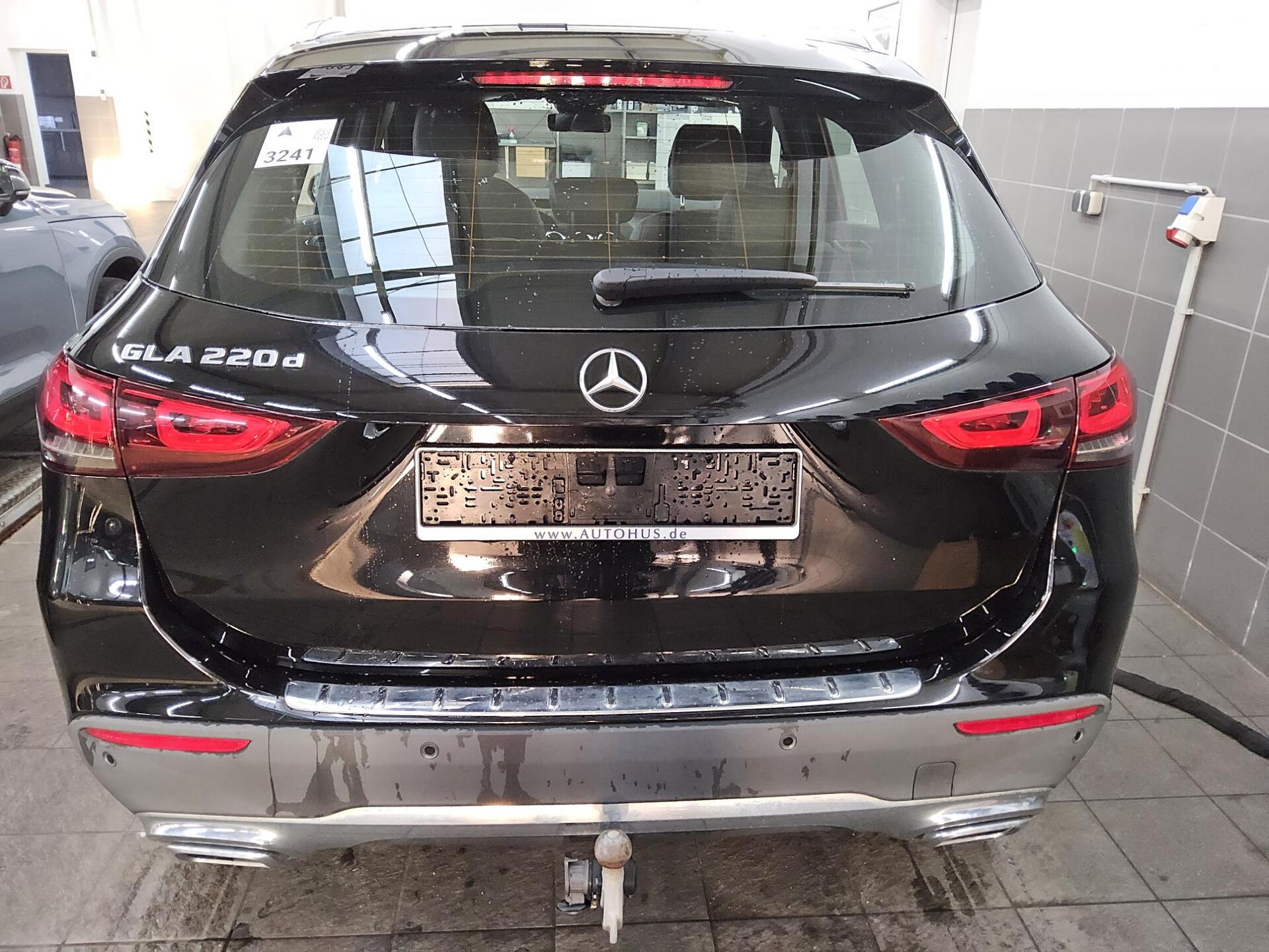 Mercedes-Benz GLA 220 d Progressive T-Leder Navi LED AHK RfK 10