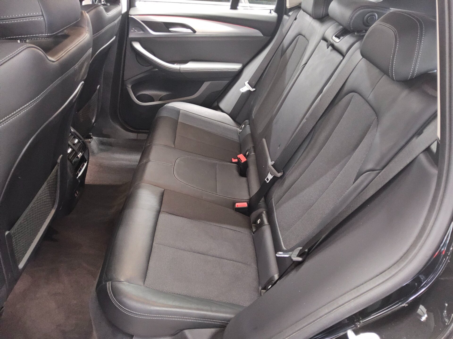 BMW X3 xDrive30i X-Line Navi LED LC+ AHK StandHzg 13