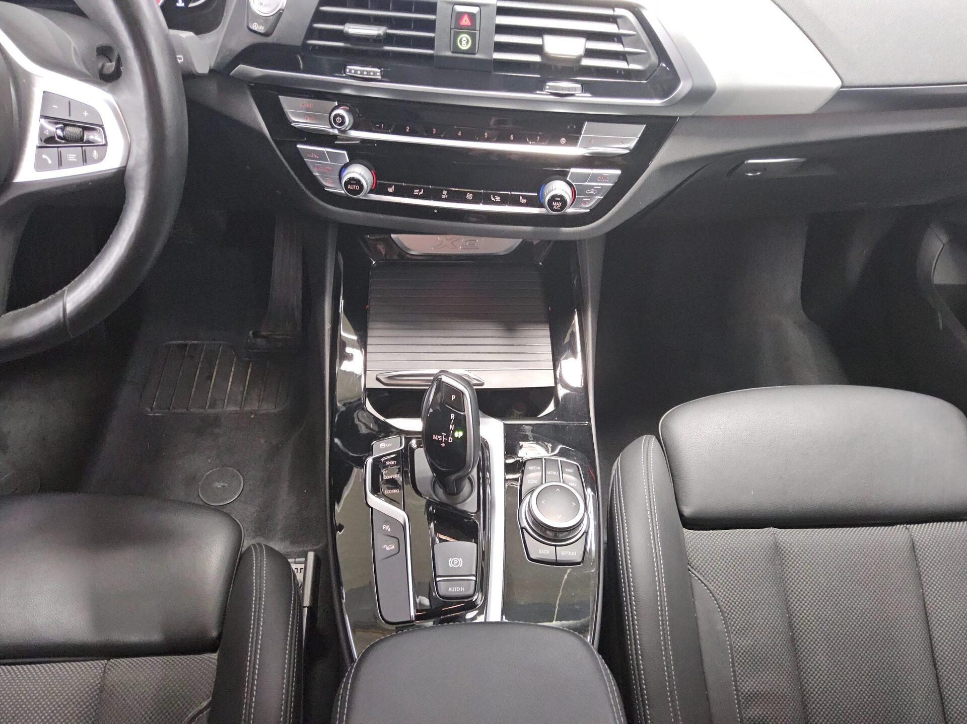 BMW X3 xDrive30i X-Line Navi LED LC+ AHK StandHzg 6
