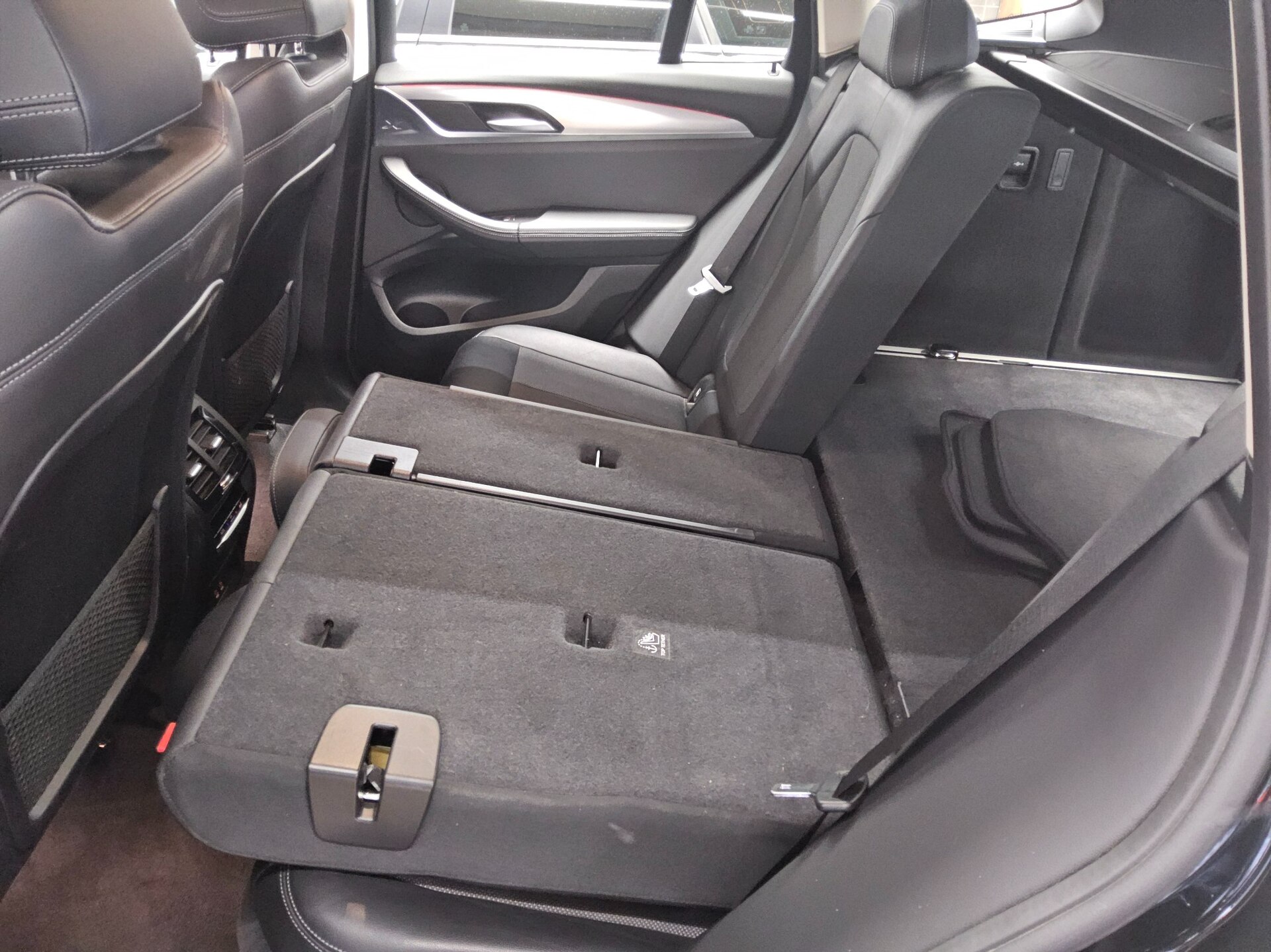 BMW X3 xDrive30i X-Line Navi LED LC+ AHK StandHzg 12